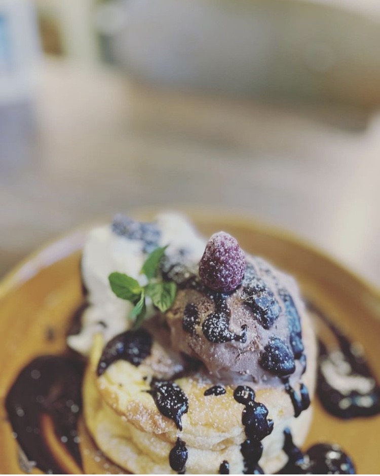 ふわふわのパンケーキに、チョコレート。<br>寒くなってくると食べたくなりますね(*^-^*)<br>